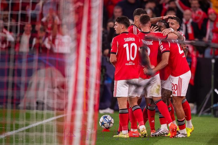 62岁穆帅里程碑战KO孔蒂！率队从4连败到2连胜，欧冠晋级希望重燃